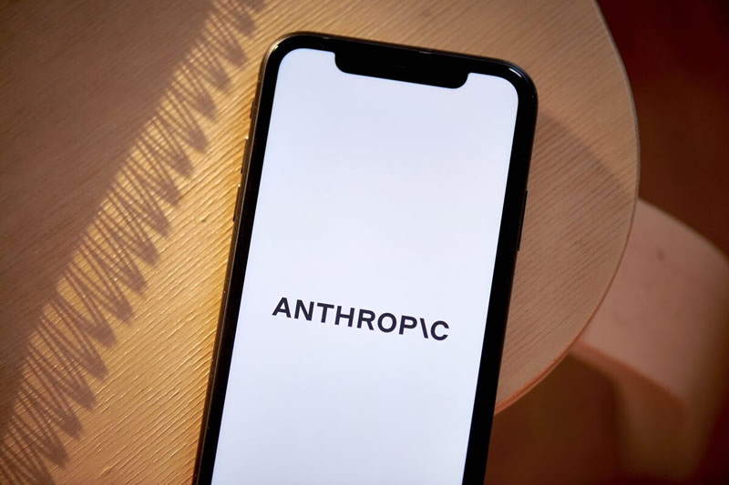 Anthropic выпустила приложение с ИИ-чат-ботом Claude для iPhone