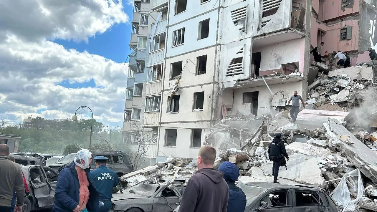 Количество жертв после обрушения дома в Белгороде возросло до 12